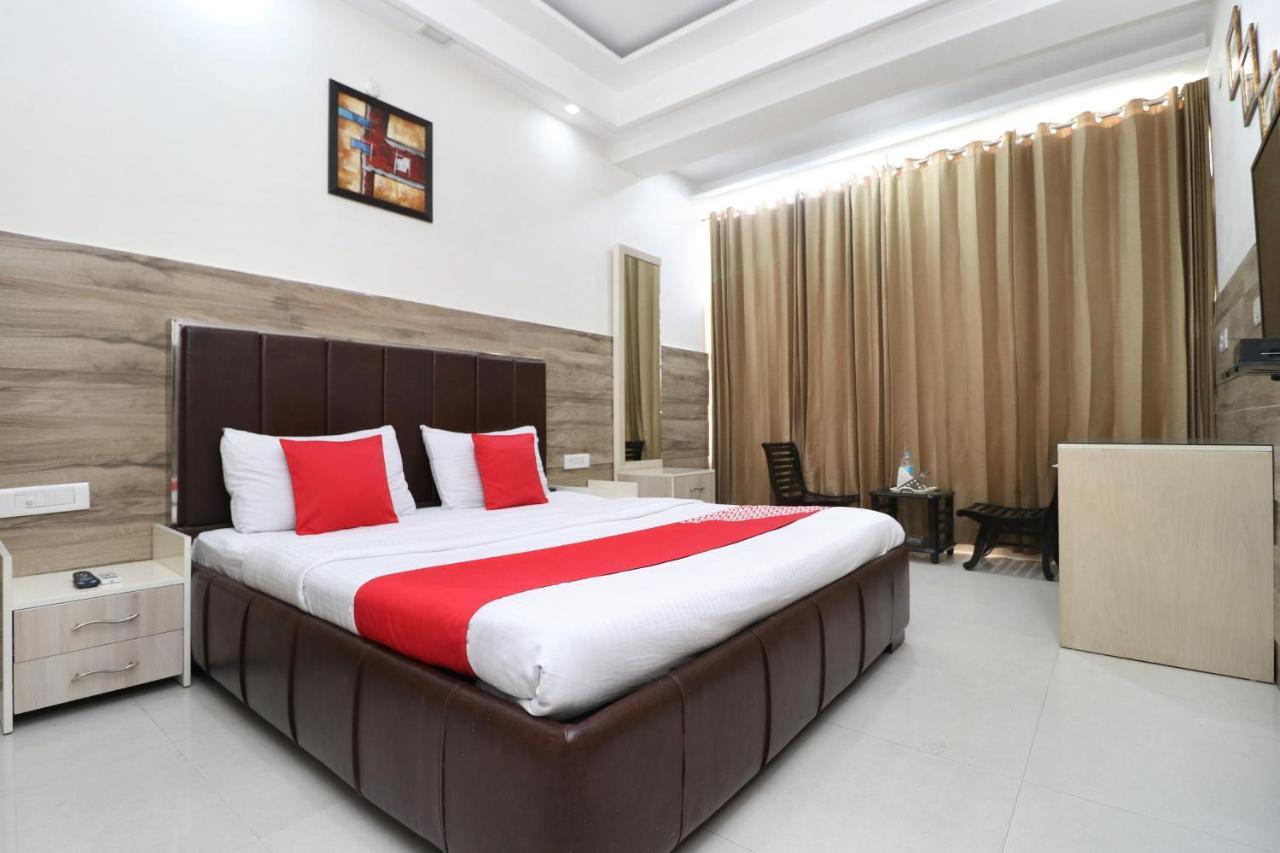 Oyo 30848 Hotel Signature Firozpur Exteriör bild