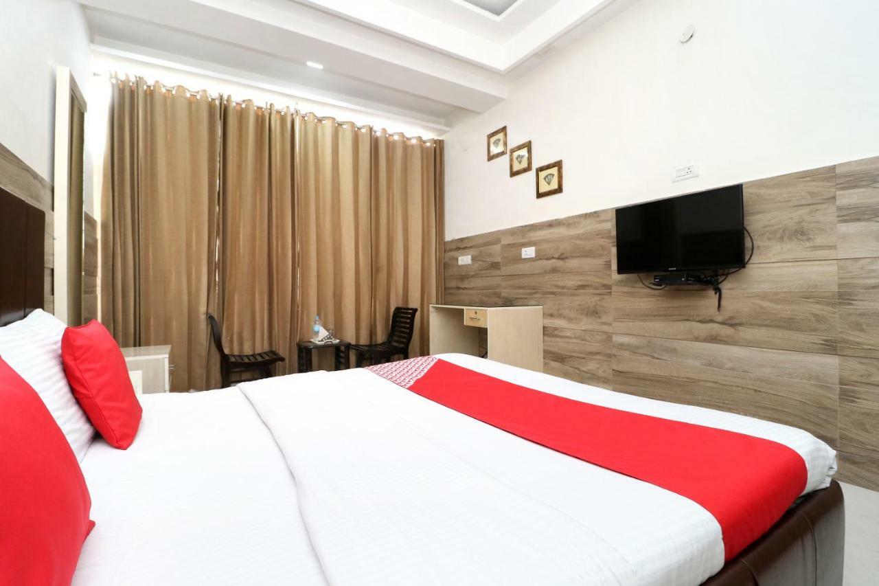 Oyo 30848 Hotel Signature Firozpur Exteriör bild